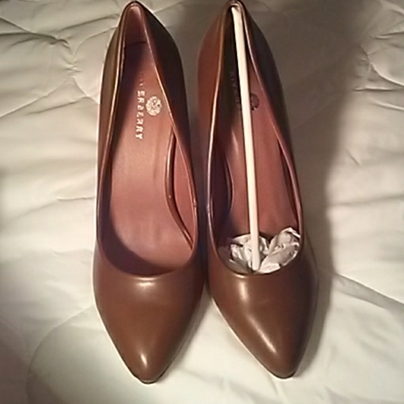 Riverberry Khaki Dress Shoe Heels - Picture 6 of 7